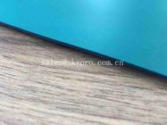 Glatte Gummiblatt-Rolle mit einem Seiten-PVC grüner schwarzer Oberflächenmatt