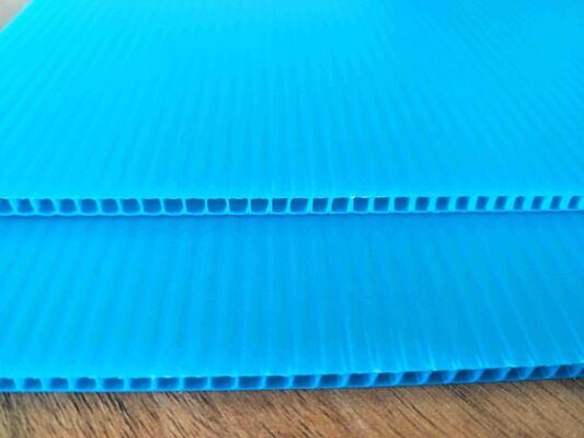 UV-beständige recycelbare wasserdichte Kunststoffplatte Wellkunststoff PP-Platte für industrielle Verpackungen