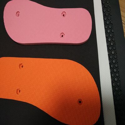 Werksgroßhandel Farbiges Die Cut EVA Slipper Sandalen geschlossene Zelle Außensohle mit weichen Schaumsohle Kautschukprodukte