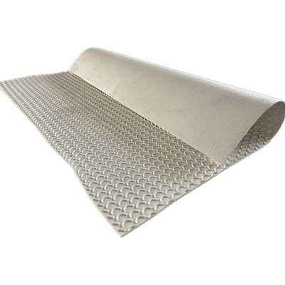 Industrietransportband mit Sichelmuster-Oberfläche und rutschfester PVC-Beschichtung